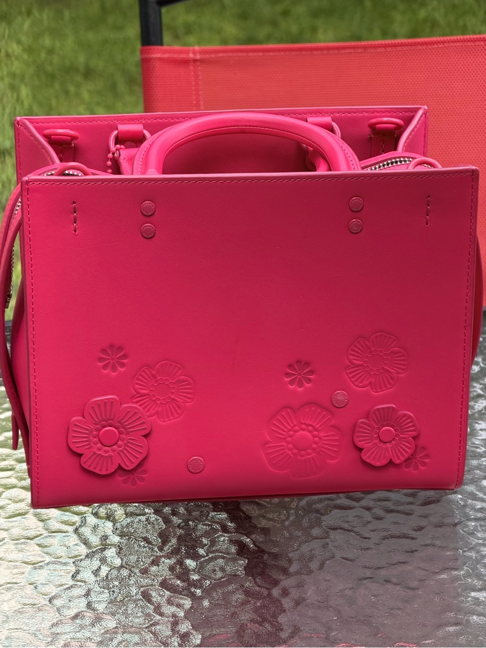 Coach Rogue Tea Rose Dragonfruit - Picture 5 of 14